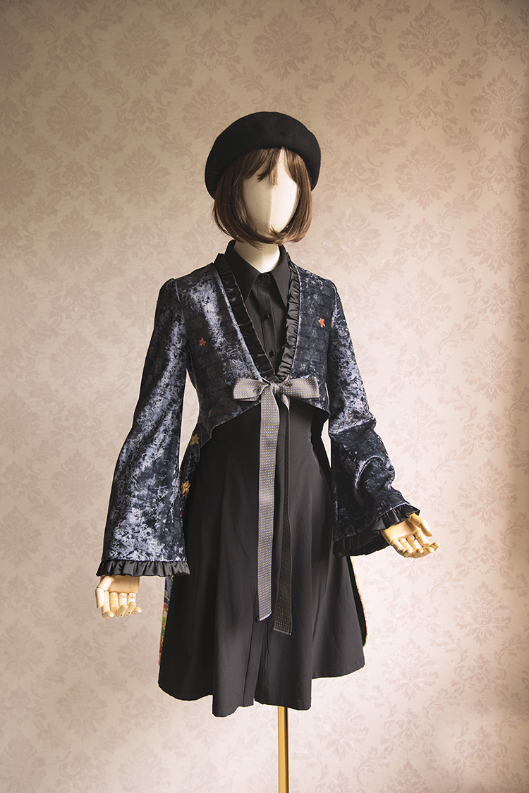 Black (dark grey)