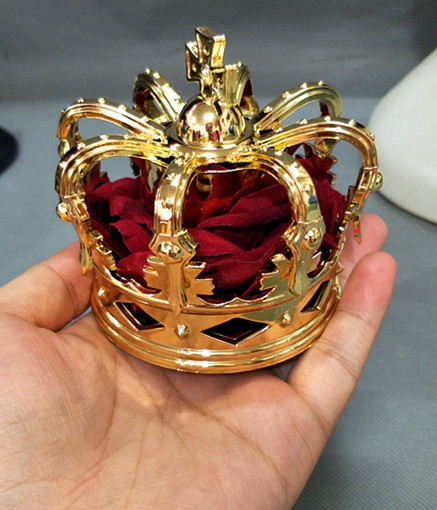 Gold Crown (wine rose inside)