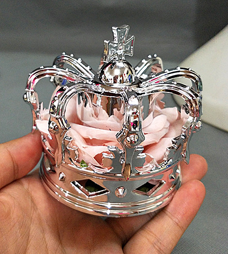 Silver Crown (light pink rose inside)